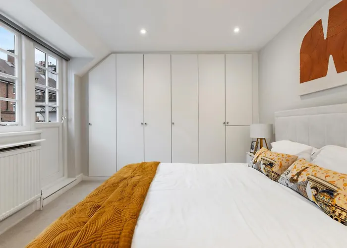 Family Mews Next To Hyde Park